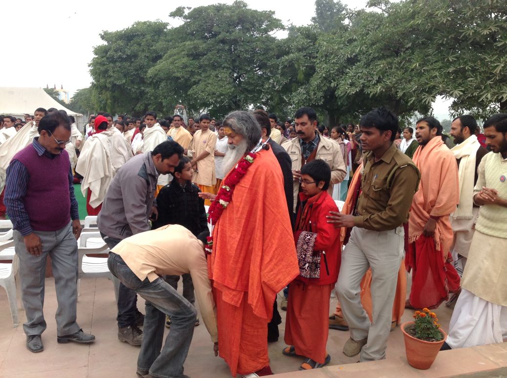 Swamiji entering function amidst chorus of mantras