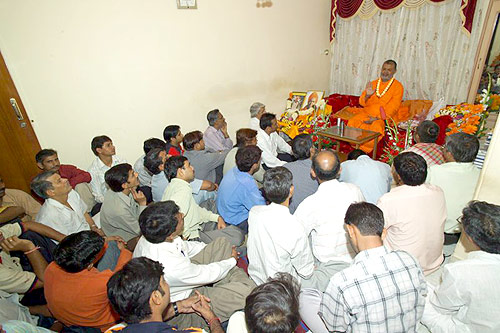 Satsang in Mumbai (photo: Swami Chidanand)