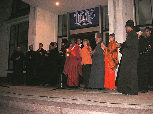 World Peace Prayer in Cherkasy, participating His Holiness Swamiji and Bishop Ioann of Cherkasy