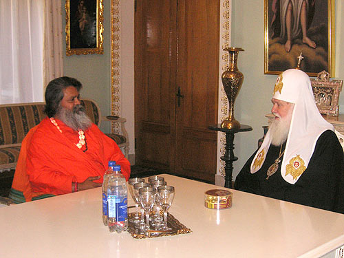 His Holiness Mahamandaleshwar Paramhans Swami Maheshwarananda with His Eminency Filaret, Patriarch of the Ukraine Orthodox Church