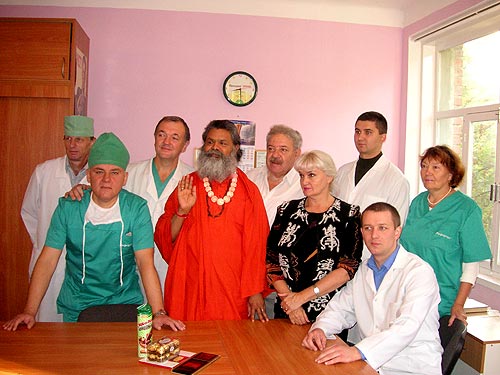 His Holiness Swamiji with the head doctor and his team from the Cherkasy City Hospital