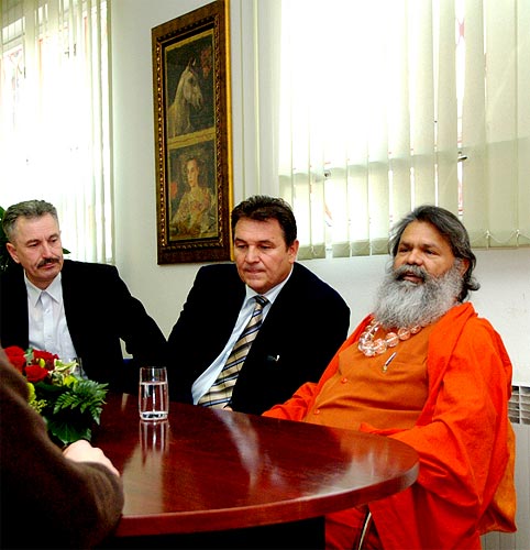 His Holiness Swamiji with the director of Varazdin TV station and the Governor of Varazdin County, Mr. Radimir Cacic