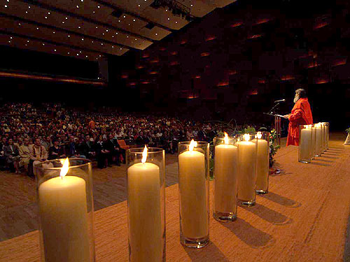 His Holiness Mahamandaleshwar Paramhans Sri Swami Maheshwarananda speaks at the Summit