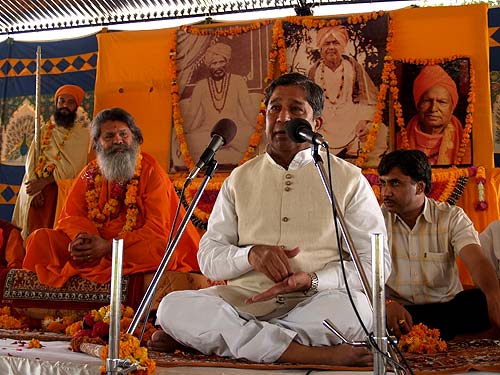 His Holiness Swamiji with the Rajasthan Minister of Education, Shri Gyan Shyam Tewari during Satsang, at Holy Guruji's Mahasamadhi Ceremony