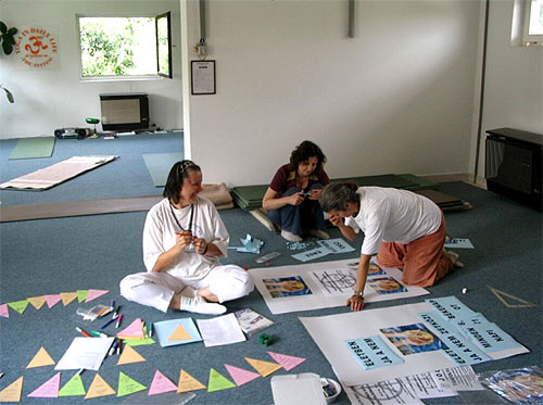 Erd - making of peace flags and posters