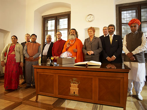 His Holiness Vishvaguru Mahamandaleshwar Paramhans Swami Maheshwarananda with main guests of the Summit in Ljubljana Town Hall, with Mayoress Mrs. Danica Simsic