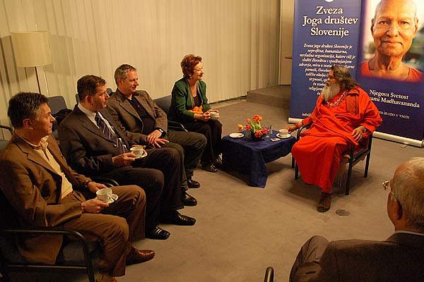 Public lecture by His Holiness Swamiji in Ljubljana - meeting the VIPs