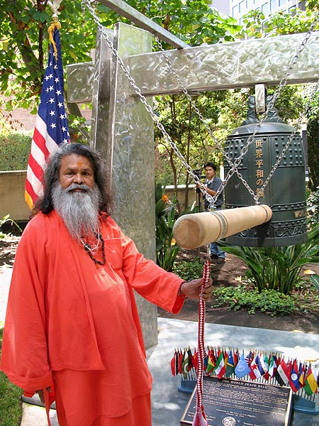 His Holiness Swamiji rings of the World Peace Bell