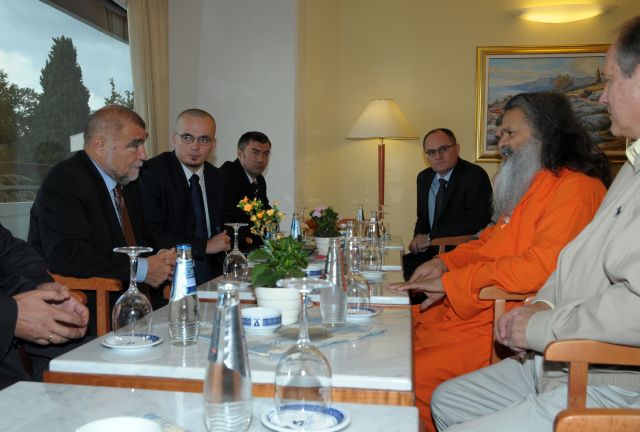 His Holiness Swamiji with the President of Croatia, Mr. Stjepan Mesic 