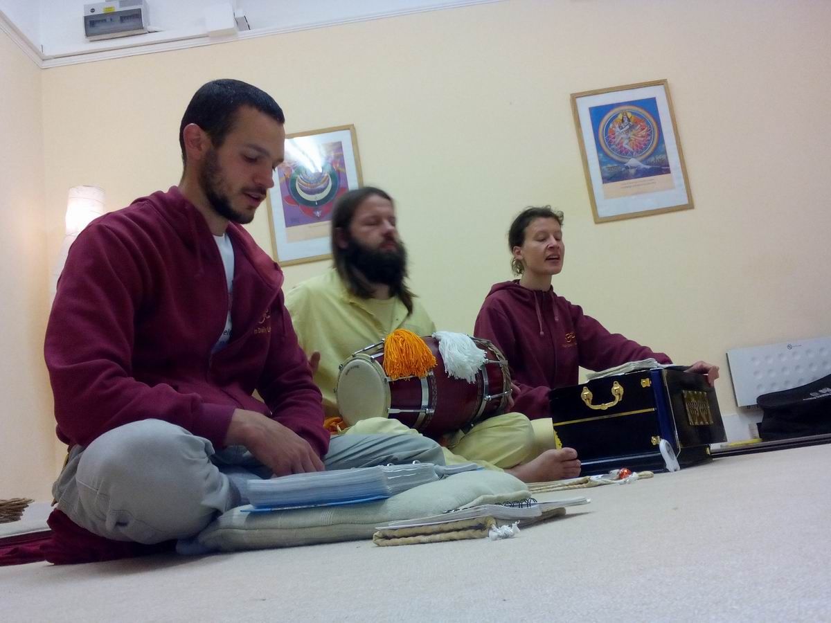 Bhajan Anusthan in London Ashram